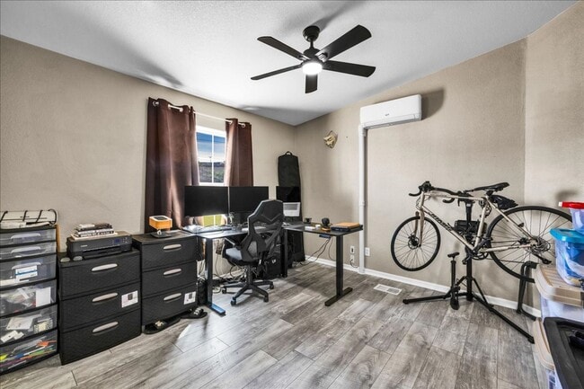 Building Photo - 29 Palms home in great neighborhood!