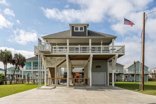 Building Photo - 927 Palm Ridge Dr