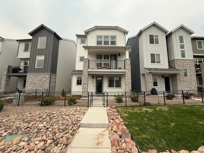 Building Photo - 2143 Arikaree Hts