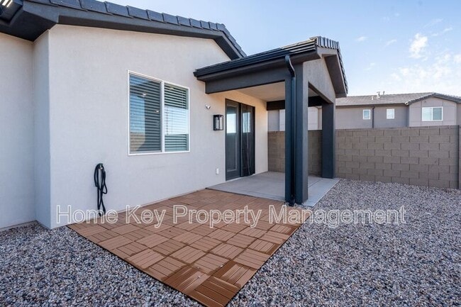 Building Photo - 3915 Razor Dr