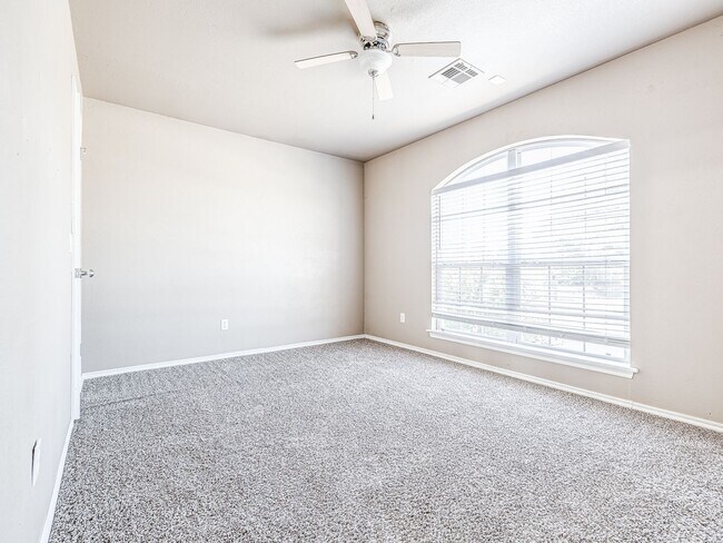Building Photo - 1104 Westridge Dr