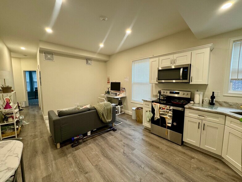 Building Photo - 120 Pitman St