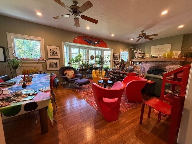 Building Photo - 2425 Demington Dr