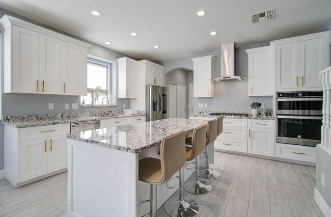 Building Photo - 8317 S 45th Ln