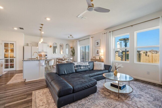 Building Photo - 232 Waterbuck Lp