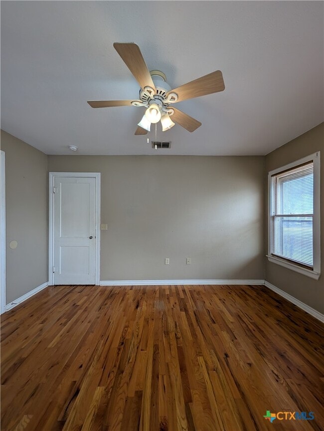 Building Photo - 1185 W Mill St