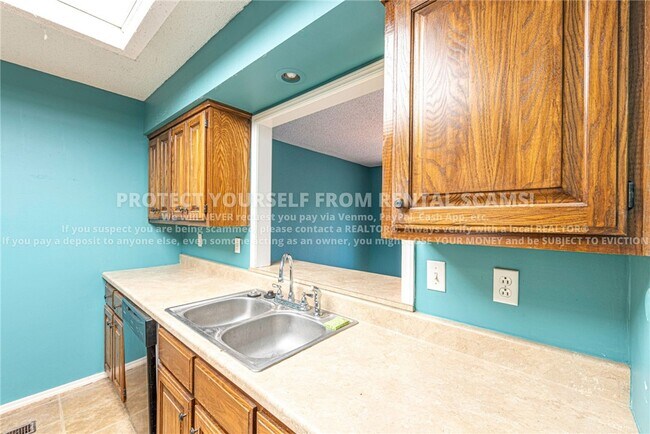 Building Photo - 27 Estes Dr