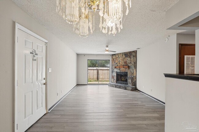 Building Photo - 455 Stara Cir