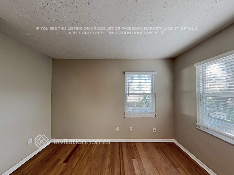 Building Photo - 705 Lobelia St