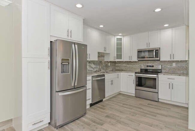 Building Photo - 864 Normandy R