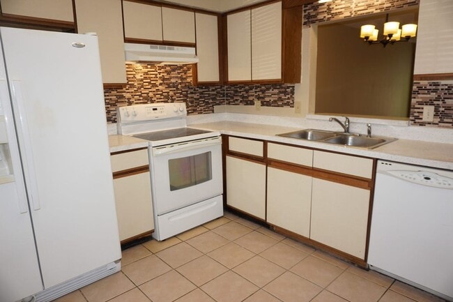 Building Photo - 3/2 Westside Townhome