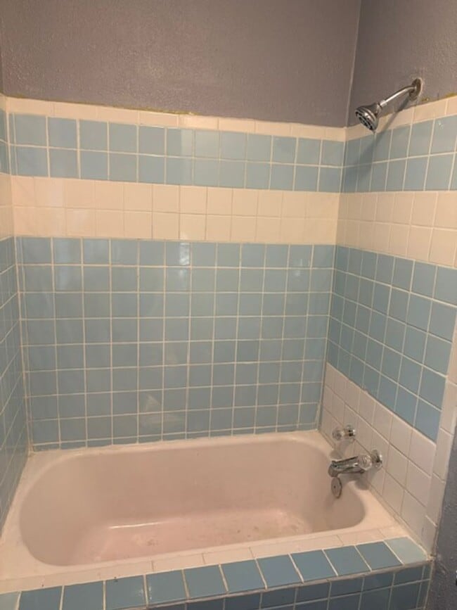 Building Photo - MOVE-IN SPECIAL!!!  1/2 OFF MONTH OF RENT