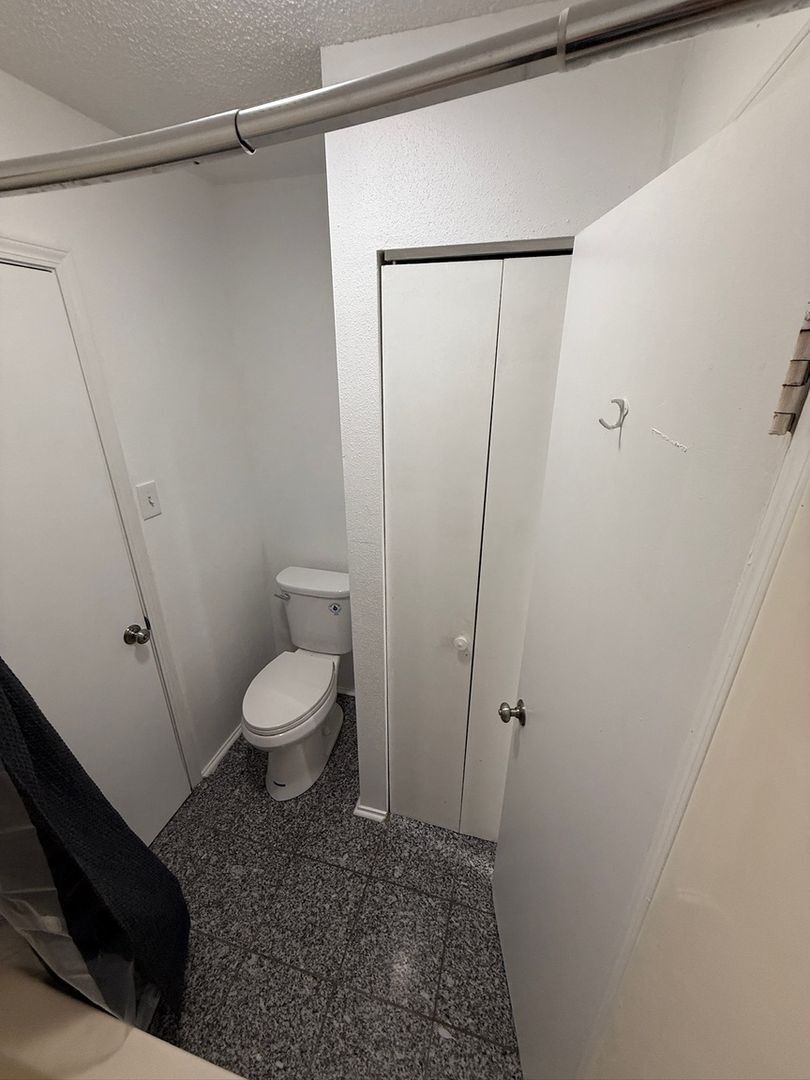 Building Photo - 186 Avant Garde Cir