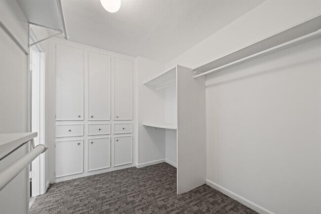 Building Photo - 11422 Lakeside Pl Dr