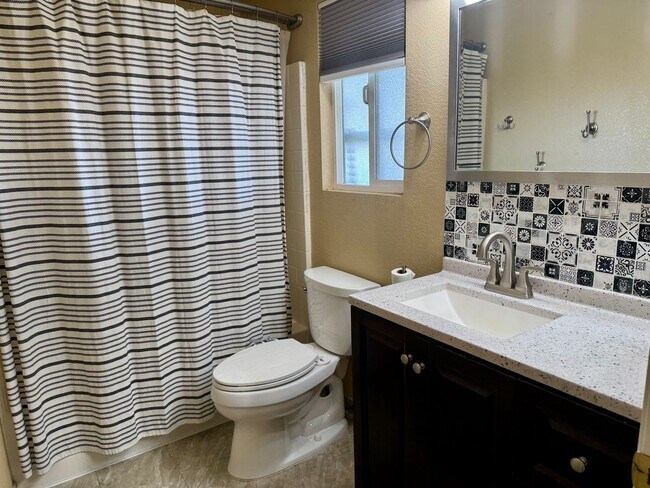 Building Photo - 3 Bedroom 2 Bathroom home at end of Cul-De-Sac