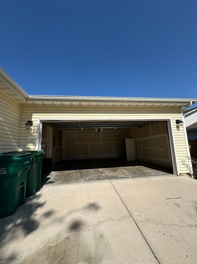 Building Photo - Beautiful 4 bedroom house avail 6/12