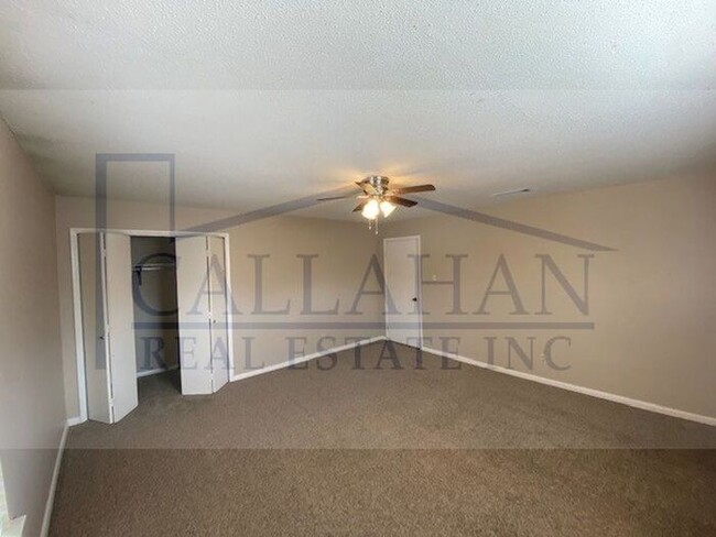 Building Photo - Sherwood 2 bed townhome