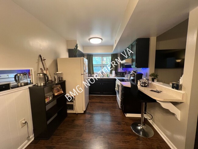 Building Photo - 7729 Inversham Dr