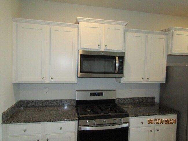 Building Photo - 2155 Ainsley Dr