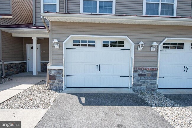 Building Photo - 420 Parkview Ct