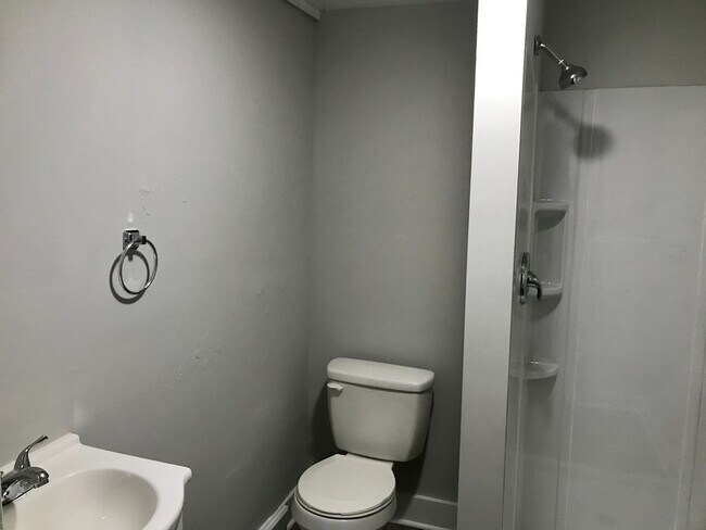 Building Photo - Historic Rivermont/Downtown End Unit