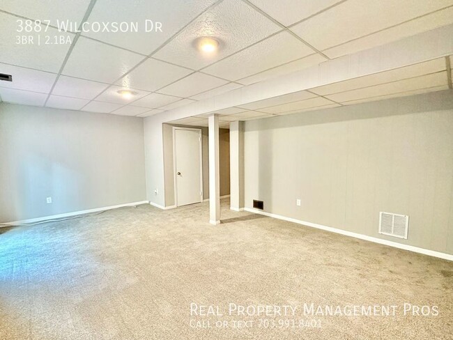 Building Photo - Gorgeous End Unit in Fairfax City!