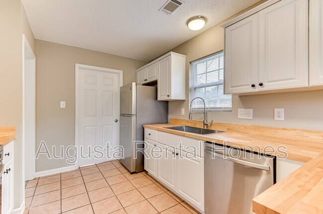 Building Photo - 4416 Hatteras Dr
