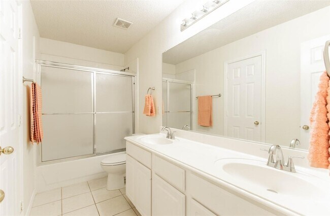 Building Photo - 4136 Los Altos Dr