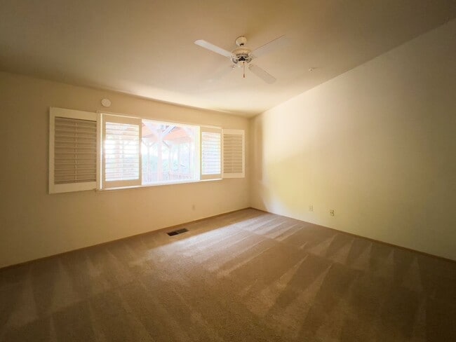Building Photo - Beautiful Single Level Three Bedroom North...