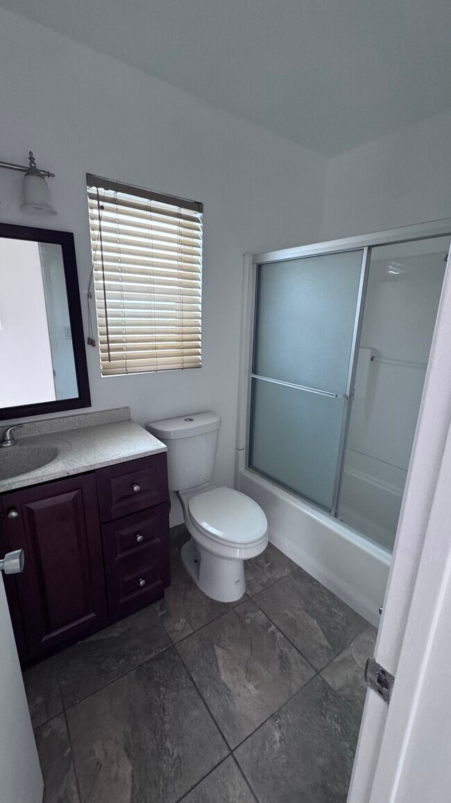 Hall bathroom - 11983 Walnut Ln