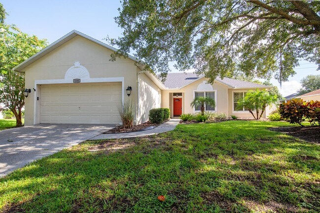 Building Photo - PRISTINE 3/2 one story home in Errol Estates!