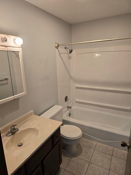 Building Photo - 4122 Glendale Dr