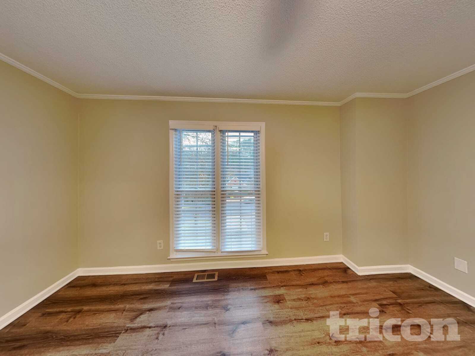 Building Photo - 703 Players Ct