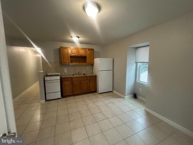 Primary Photo - 531 Brinton St