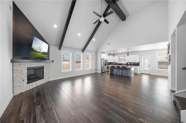 Building Photo - 1140 Hope St