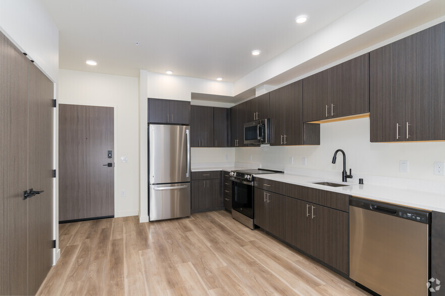 0BR, 1BA- 531SF - Kitchen - Millennium North Hill