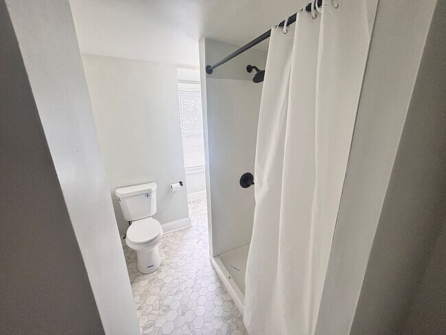 Building Photo - 4 Bedroom, 2 Full Baths Harrisburg House for Rent