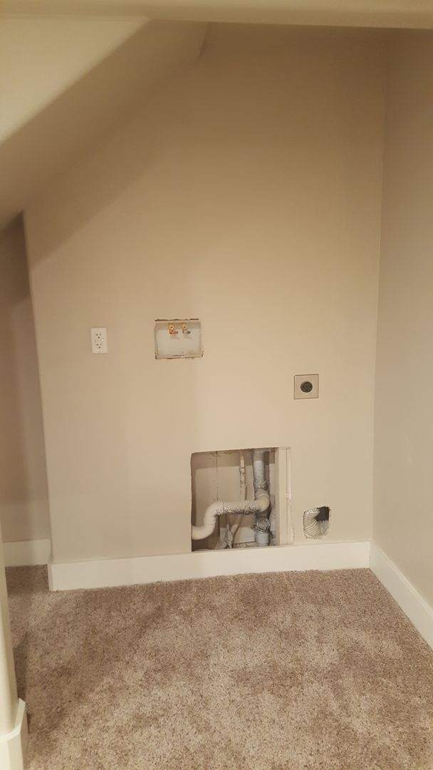 Building Photo - Snellgrove Townhome