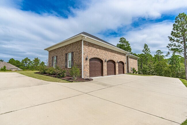 Building Photo - 213 Yellow Jasmine Dr