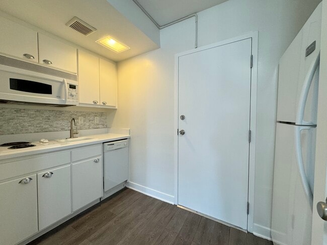 Building Photo - 4524 Broadway Blvd