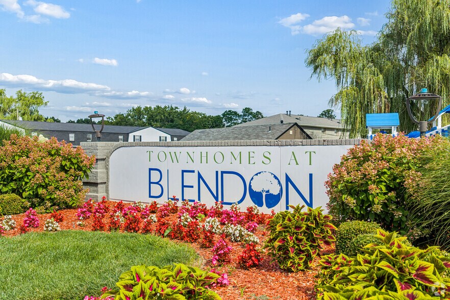 Building Photo - TOWNHOMES AT BLENDON