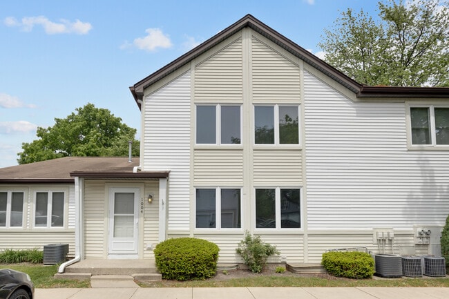 Primary Photo - 1004 W Inverrary Ln