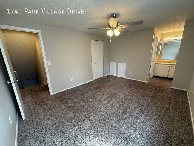 Building Photo - 1740 Park Village Dr