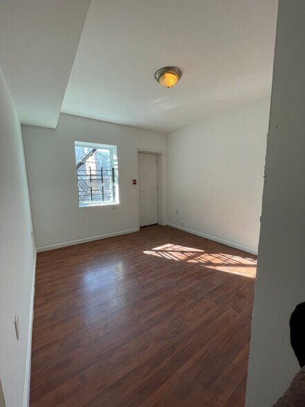 Building Photo - 6006 Chestnut St