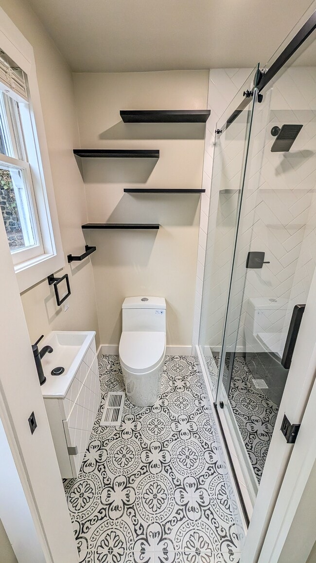 Building Photo - 32 Danvers St