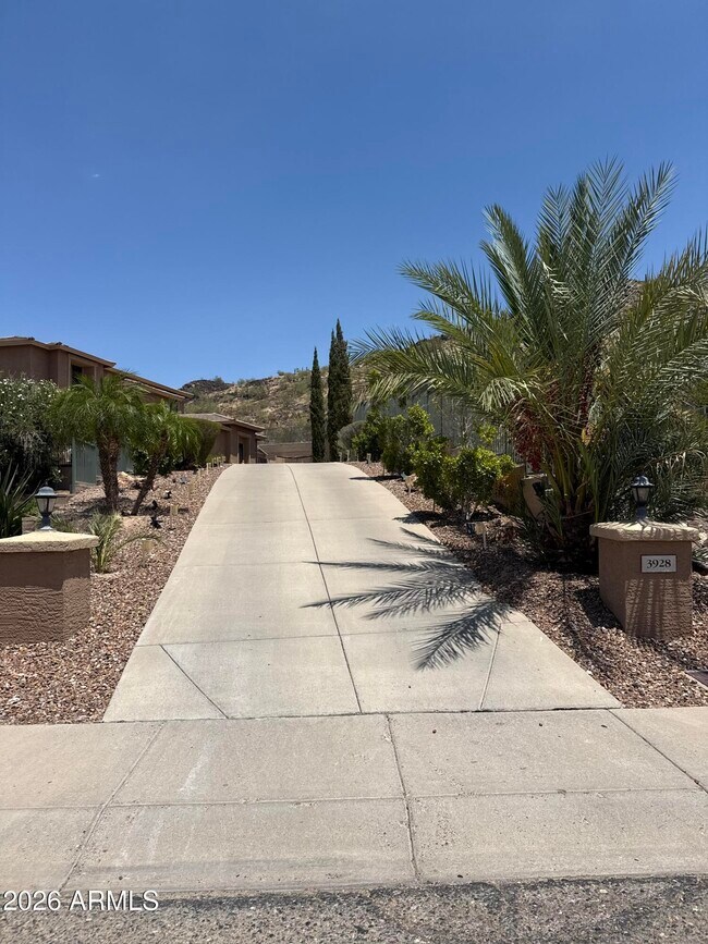Building Photo - 3928 W Range Mule Dr
