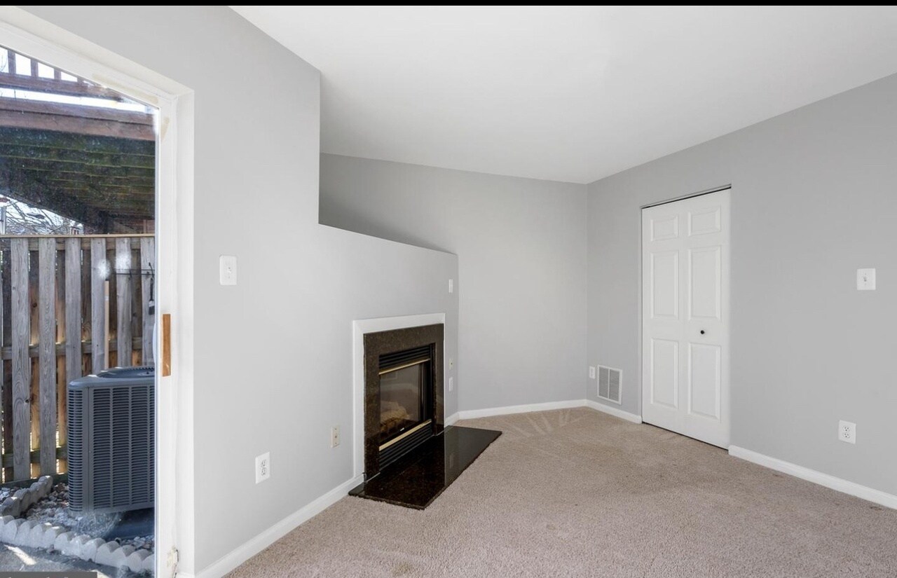 Building Photo - 45461 Bluemont Junction Sq