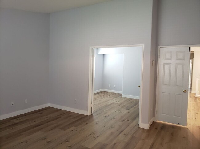 Building Photo - 7853 La Tour Ct