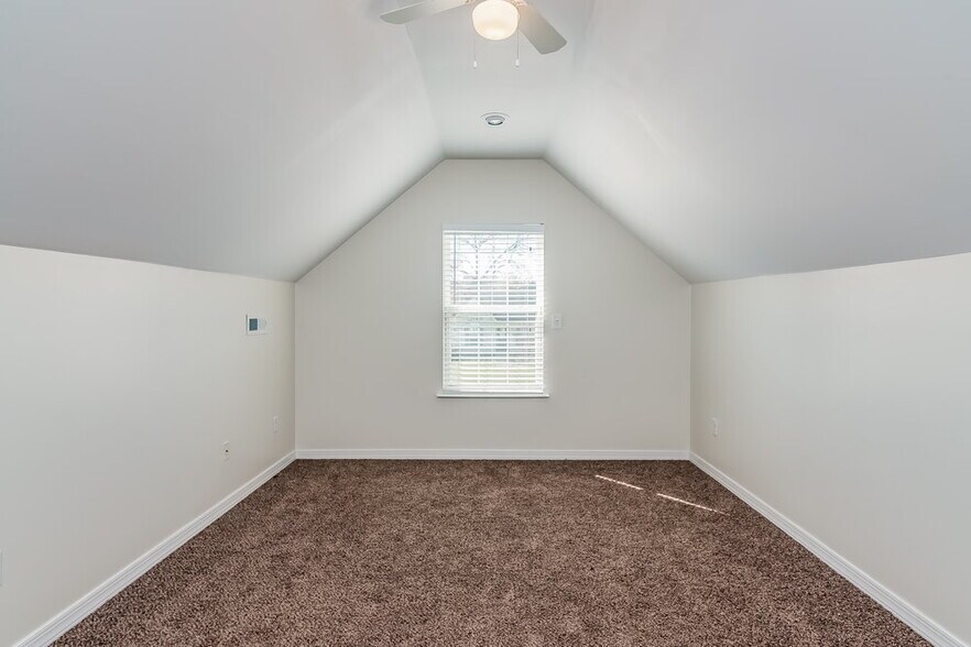 Building Photo - 318 Gatewood Dr
