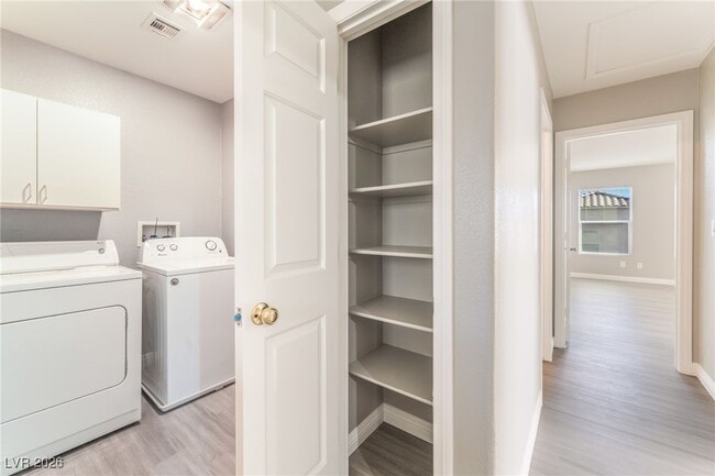 Building Photo - 3970 Coyote Ridge Ct